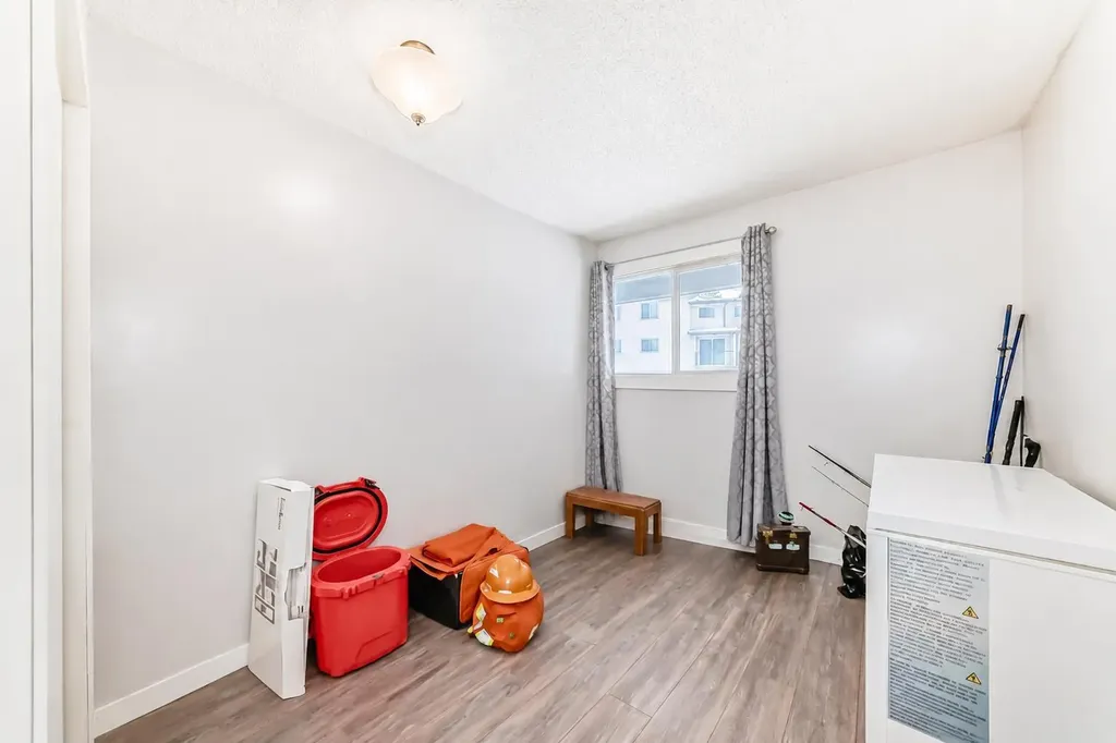 3745 Fonda Way SE Calgary AB T2A 5W7