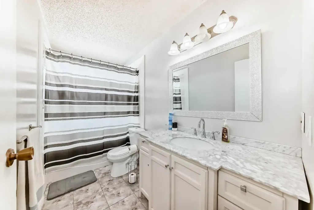 3745 Fonda Way SE Calgary AB T2A 5W7