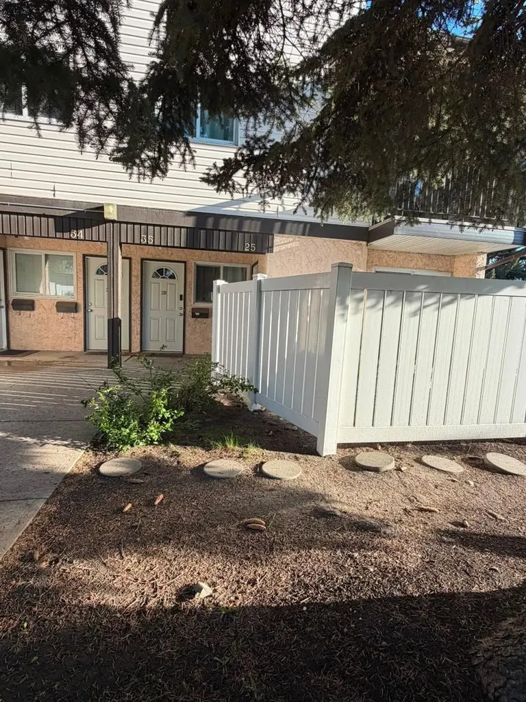 3745 Fonda Way SE Calgary AB T2A 5W7