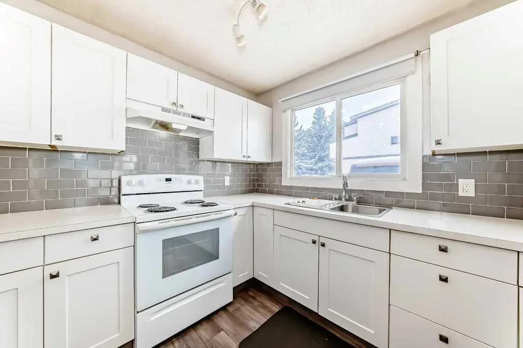 3745 Fonda Way SE Calgary AB T2A 5W7