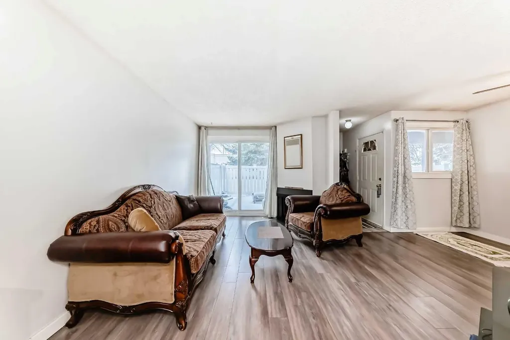 3745 Fonda Way SE Calgary AB T2A 5W7