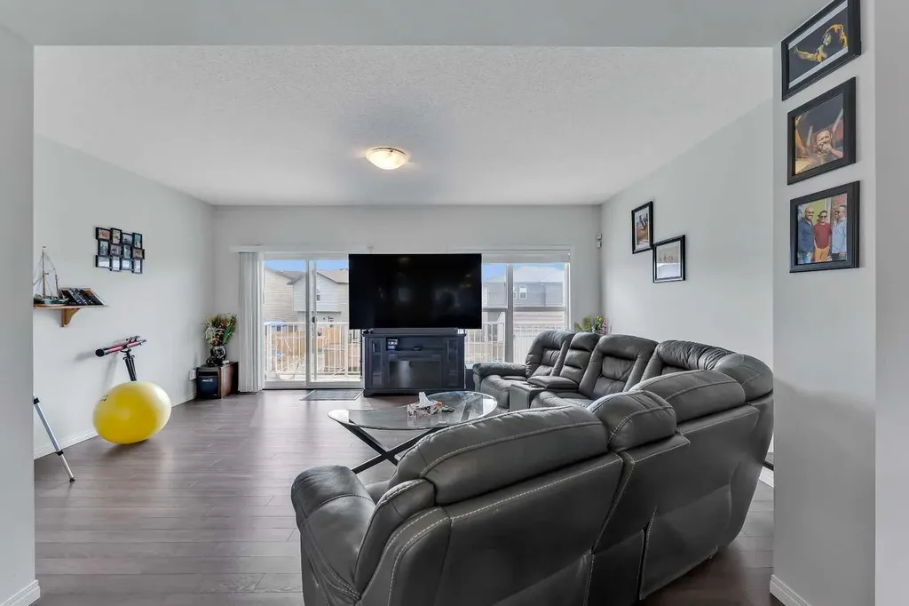 569 Savanna Boulevard NE Calgary AB T3J0X3