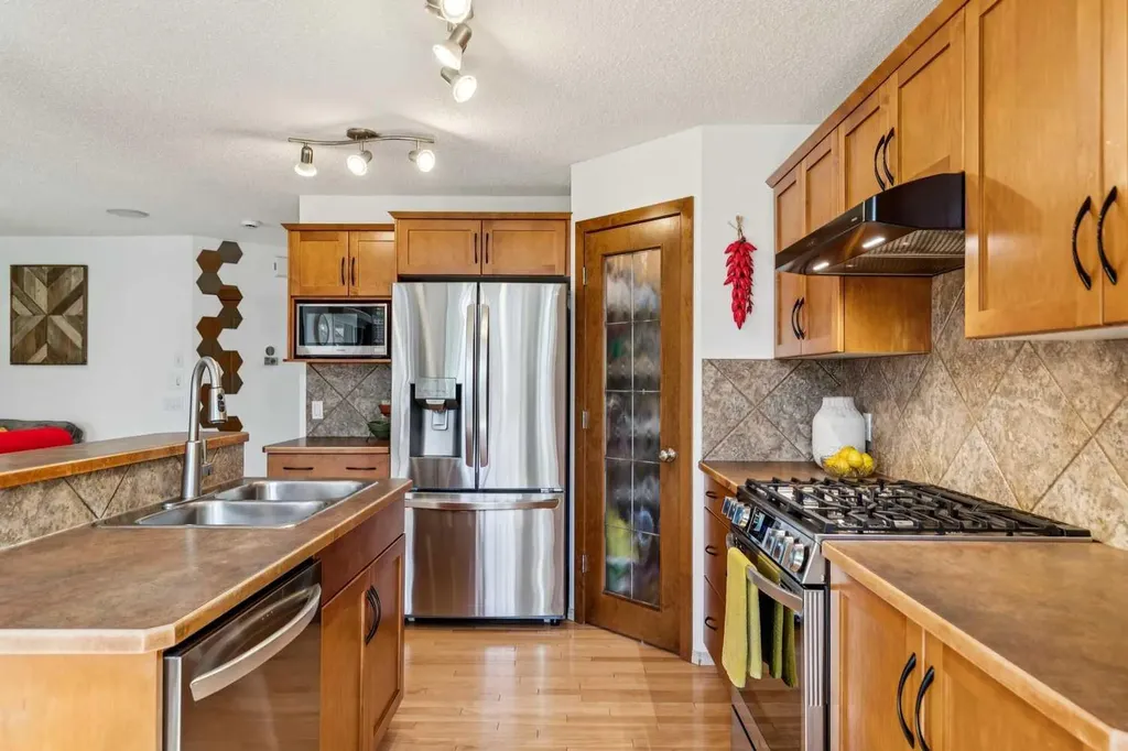 161 Kincora Park NW Calgary AB T3R 1L6