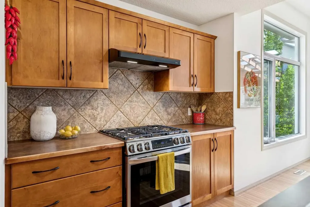 161 Kincora Park NW Calgary AB T3R 1L6