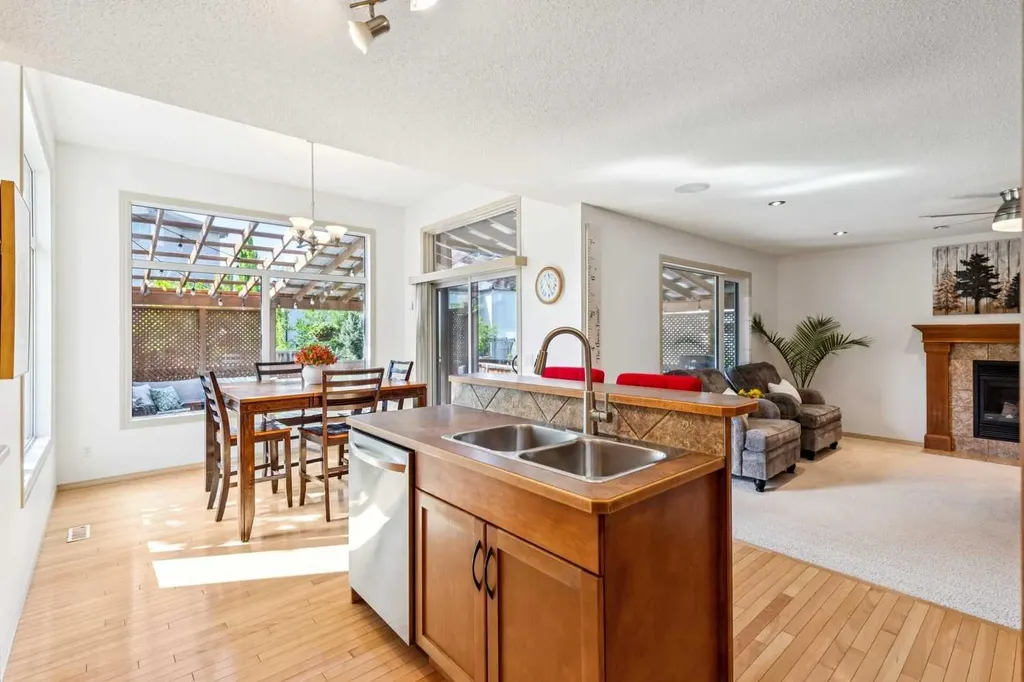 161 Kincora Park NW Calgary AB T3R 1L6