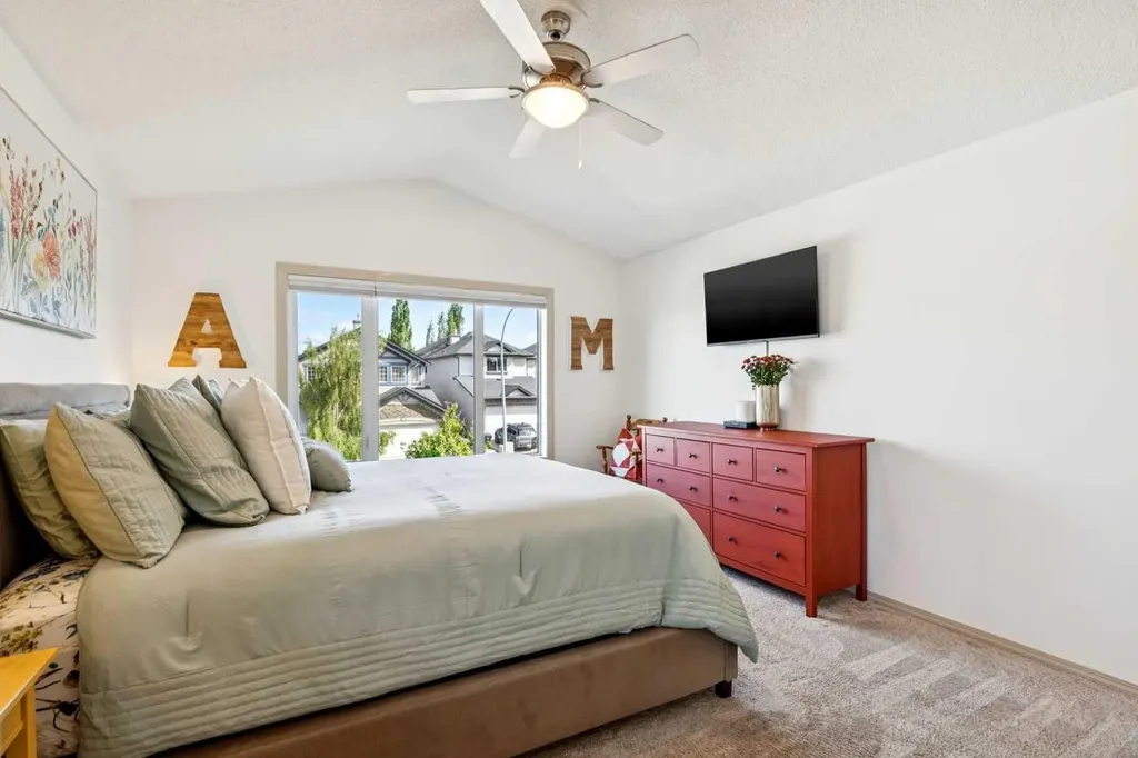 161 Kincora Park NW Calgary AB T3R 1L6
