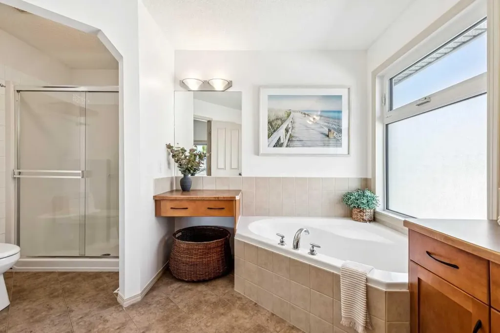 161 Kincora Park NW Calgary AB T3R 1L6