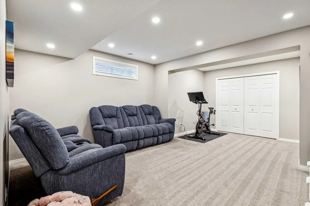 161 Kincora Park NW Calgary AB T3R 1L6