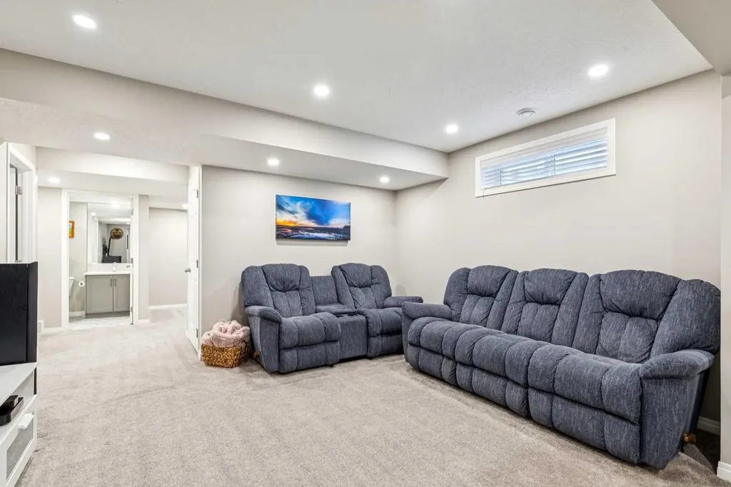 161 Kincora Park NW Calgary AB T3R 1L6