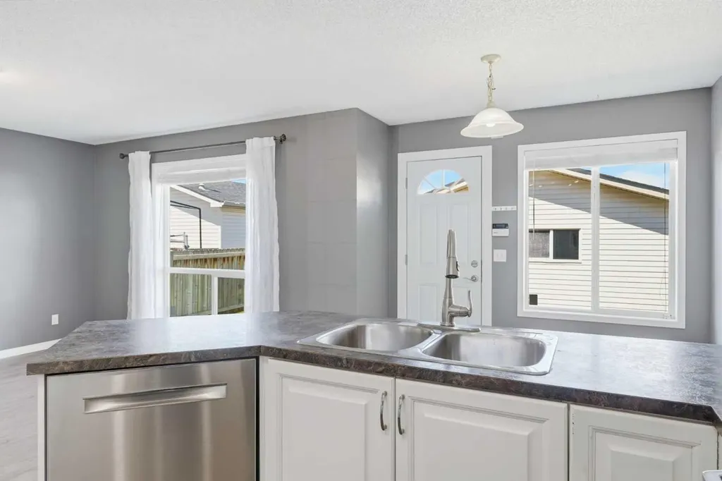 20 Coventry Way NE Calgary AB T5K 5H3