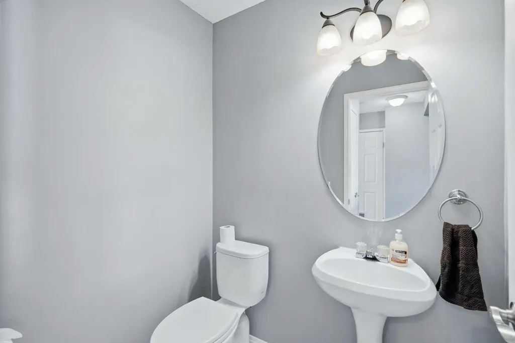 20 Coventry Way NE Calgary AB T5K 5H3