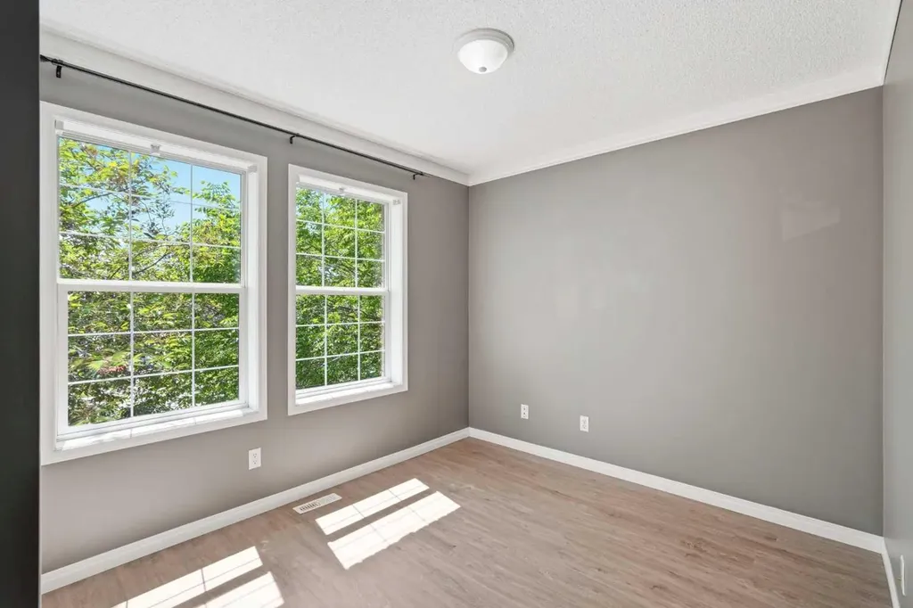 20 Coventry Way NE Calgary AB T5K 5H3