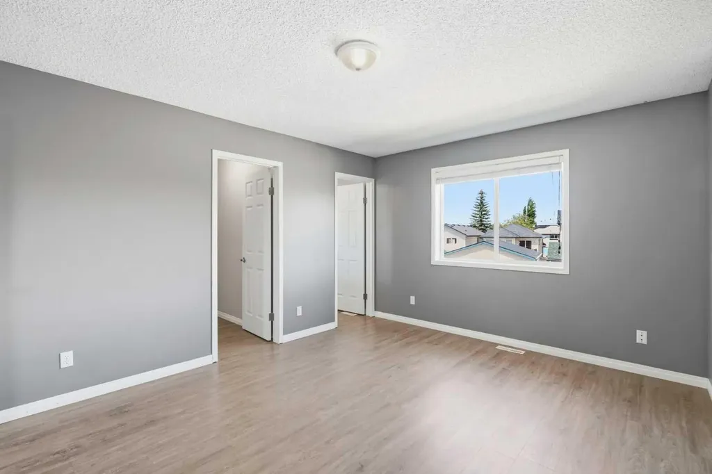 20 Coventry Way NE Calgary AB T5K 5H3