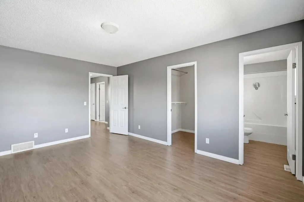 20 Coventry Way NE Calgary AB T5K 5H3