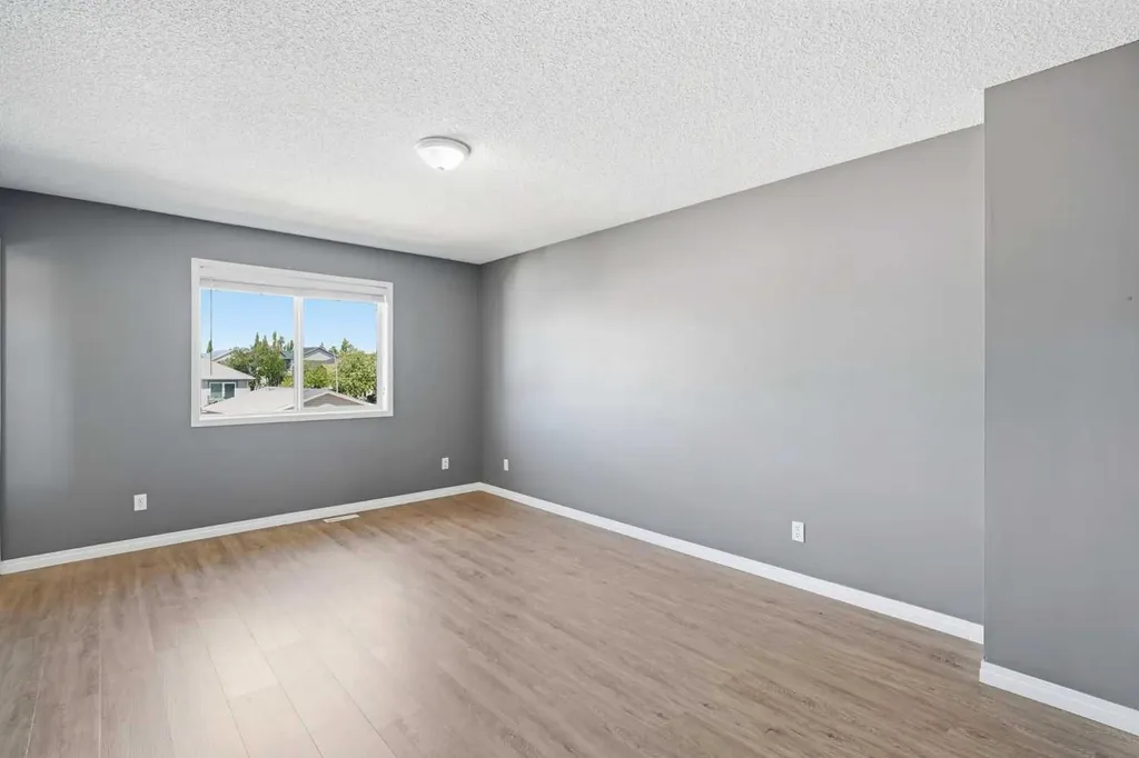 20 Coventry Way NE Calgary AB T5K 5H3