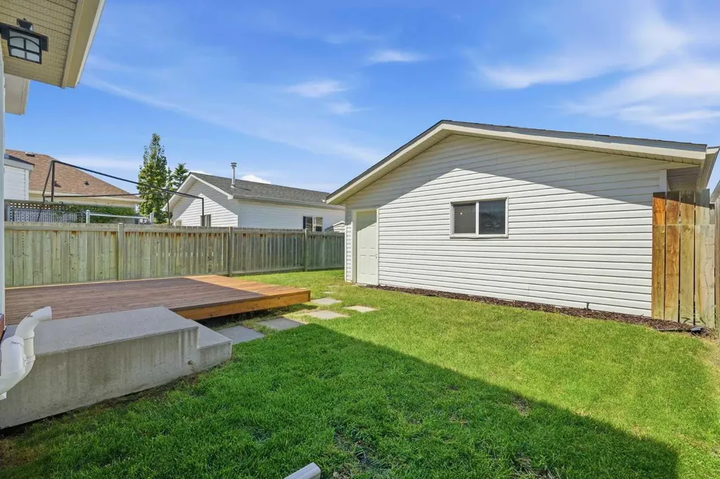 20 Coventry Way NE Calgary AB T5K 5H3