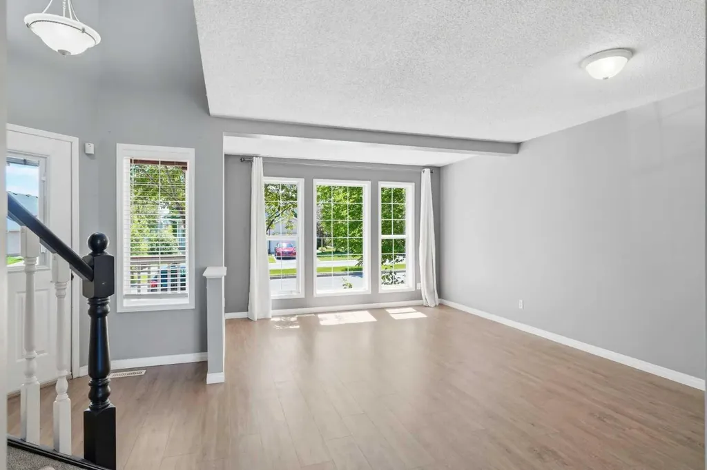 20 Coventry Way NE Calgary AB T5K 5H3