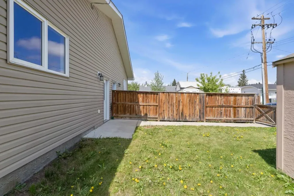 4425 55 Avenue Olds AB T4H1B9