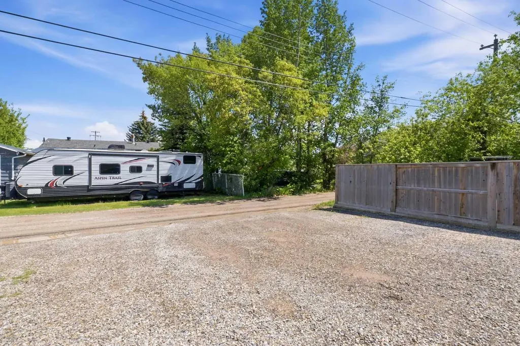 4425 55 Avenue Olds AB T4H1B9