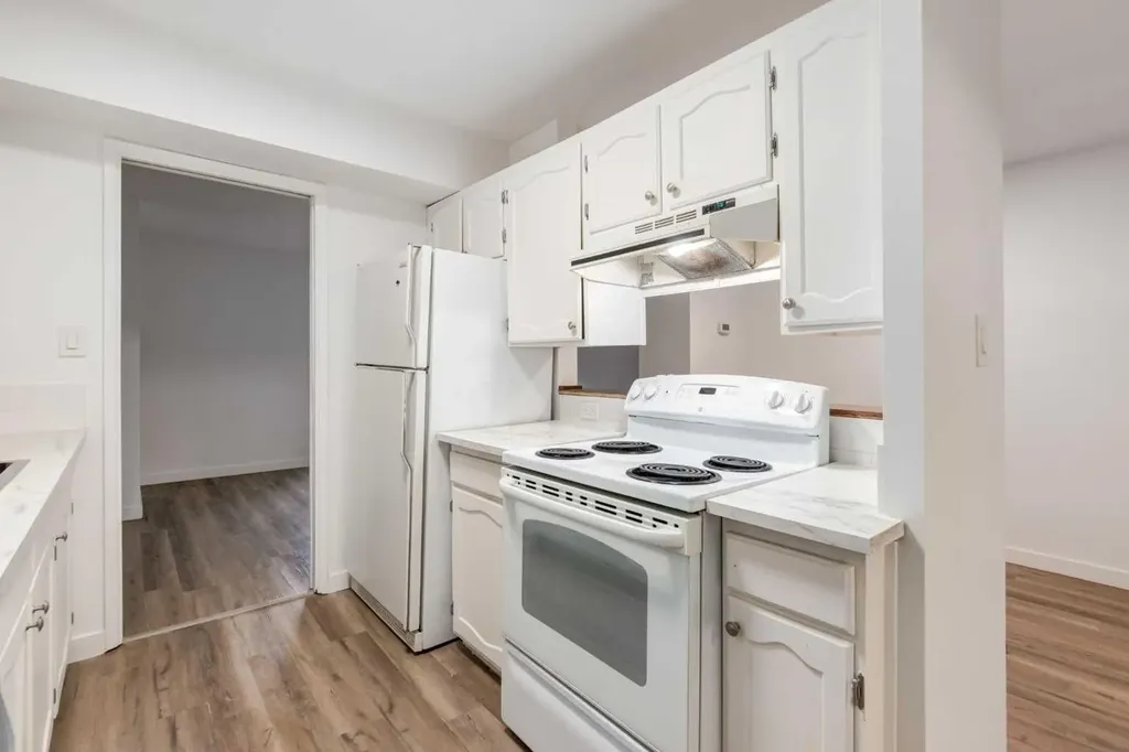 9803 24 Street SW Calgary AB T2V 1S5