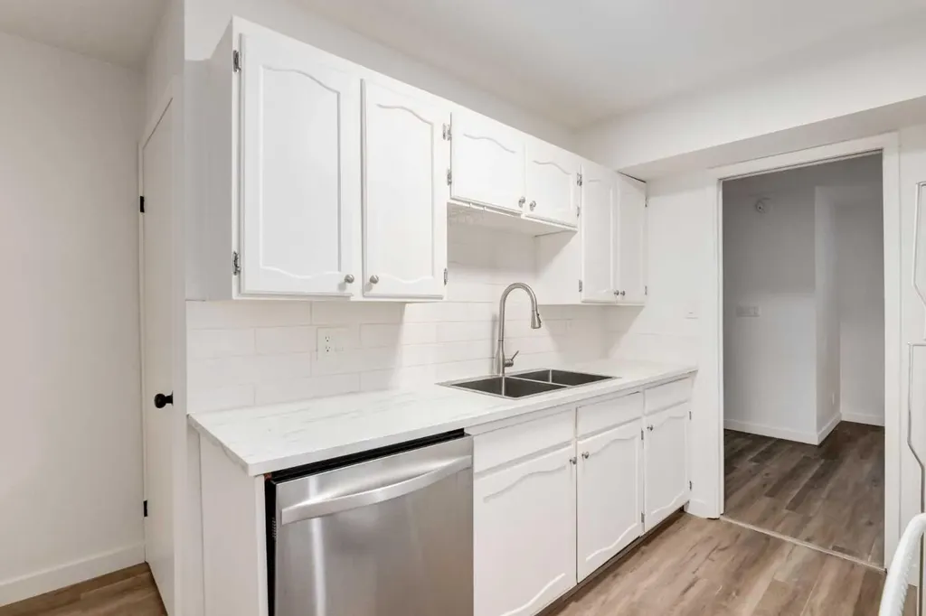 9803 24 Street SW Calgary AB T2V 1S5