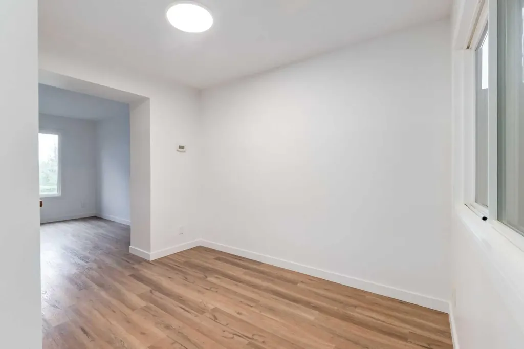 9803 24 Street SW Calgary AB T2V 1S5
