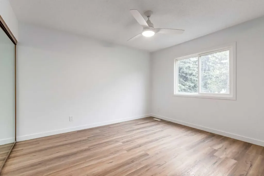 9803 24 Street SW Calgary AB T2V 1S5