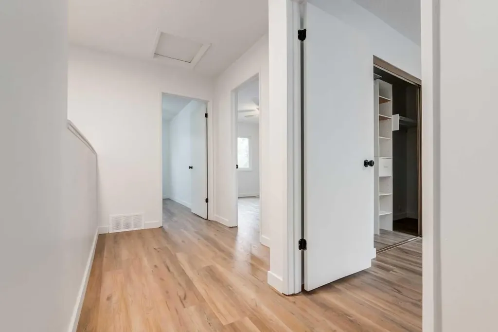 9803 24 Street SW Calgary AB T2V 1S5