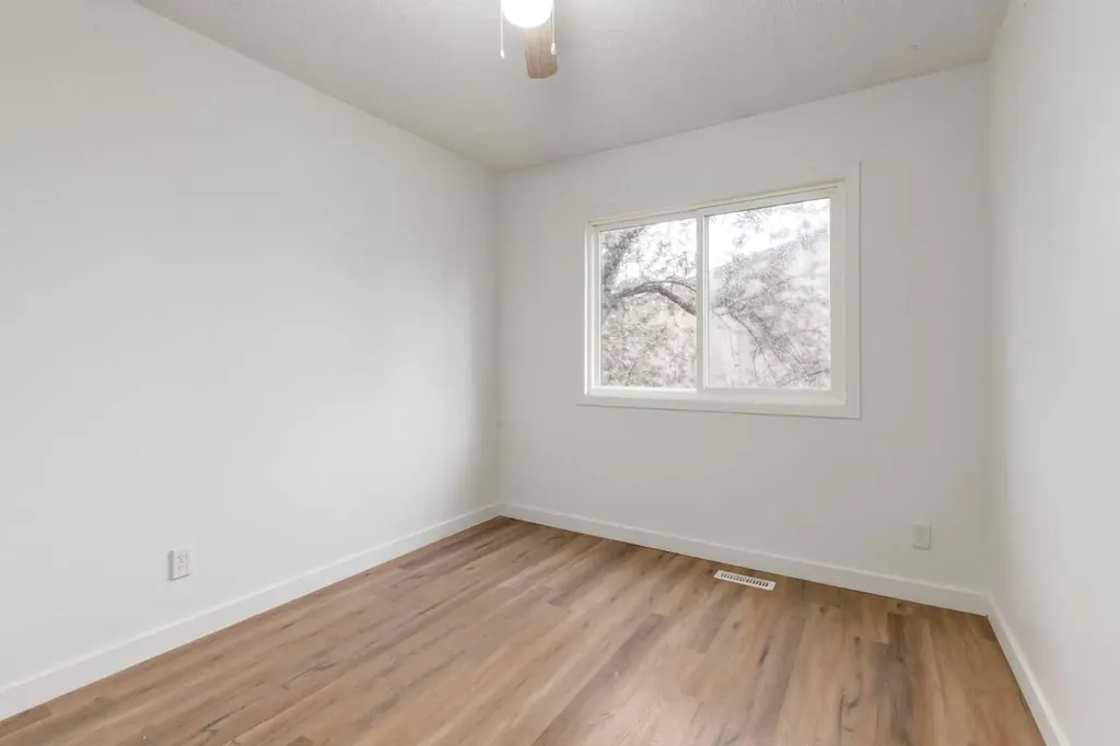 9803 24 Street SW Calgary AB T2V 1S5