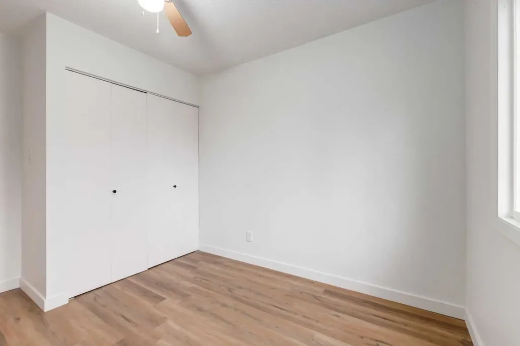9803 24 Street SW Calgary AB T2V 1S5