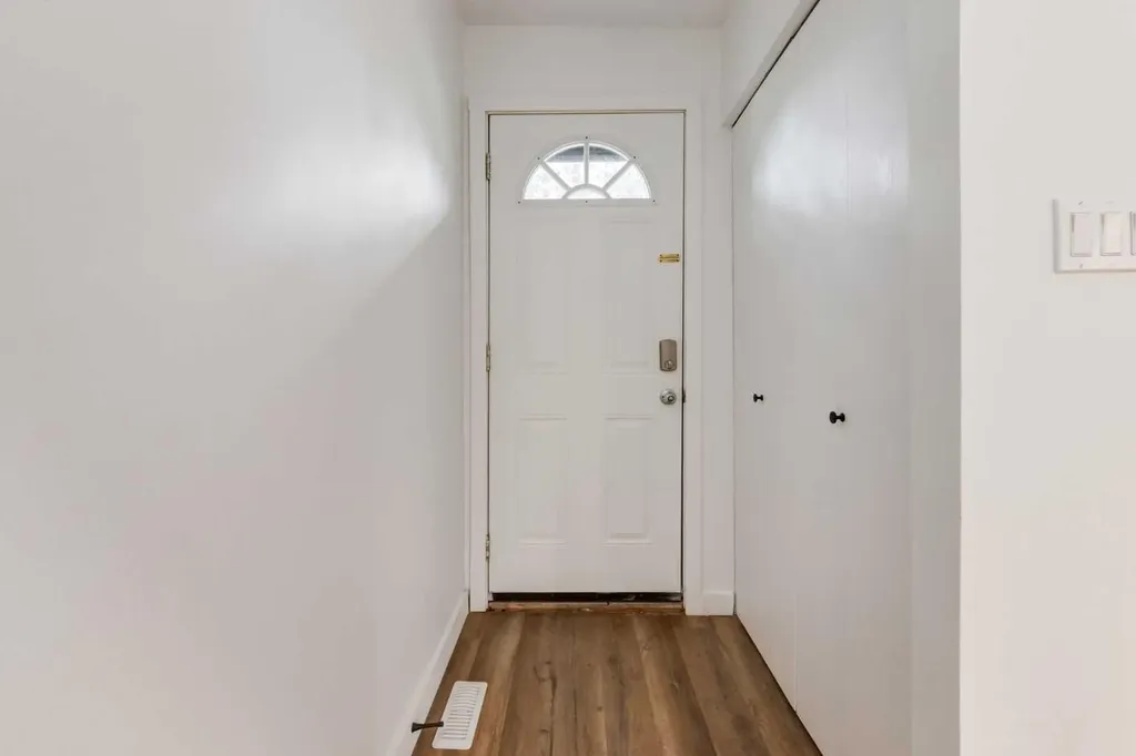 9803 24 Street SW Calgary AB T2V 1S5