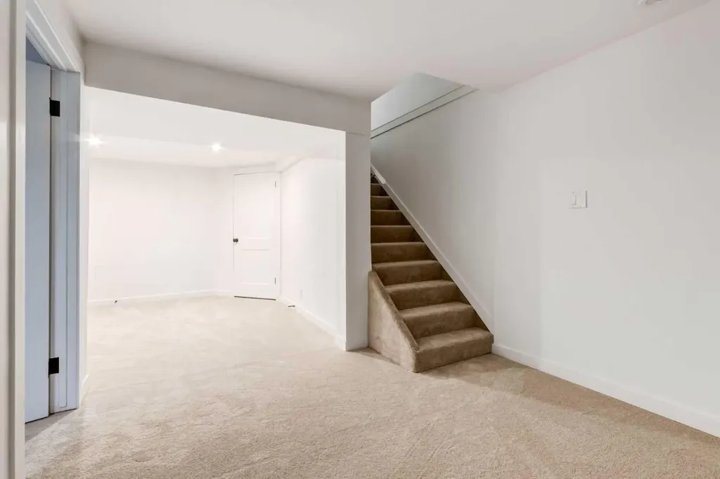 9803 24 Street SW Calgary AB T2V 1S5