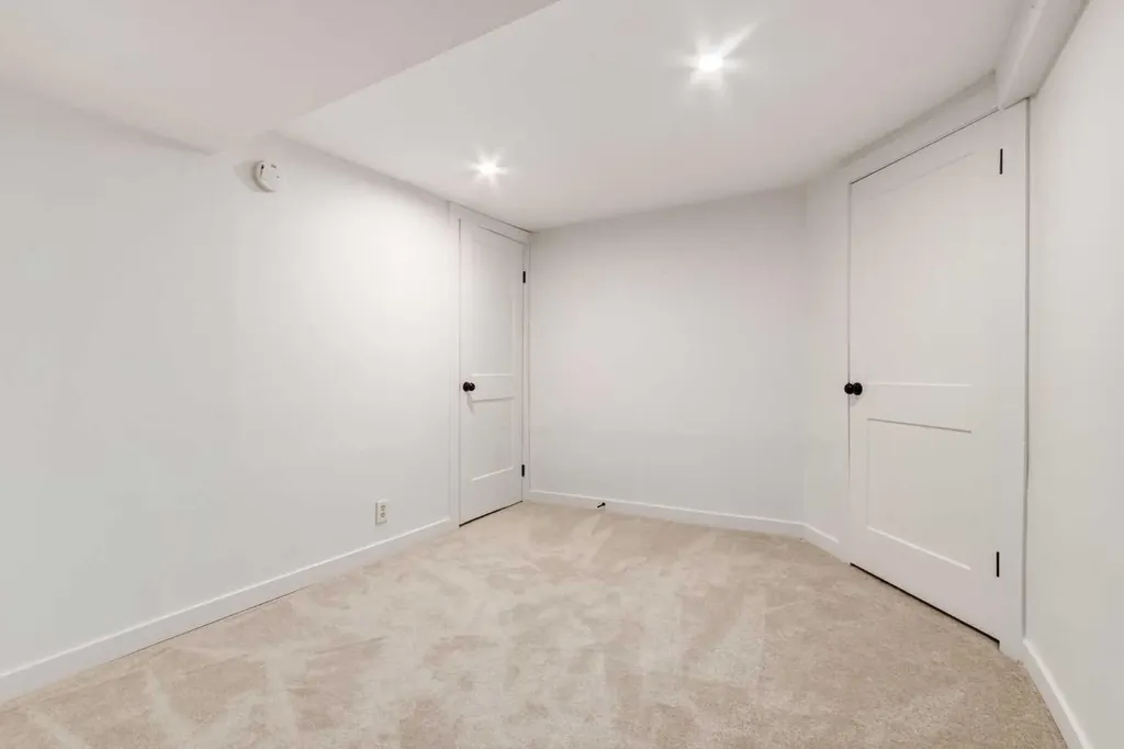 9803 24 Street SW Calgary AB T2V 1S5