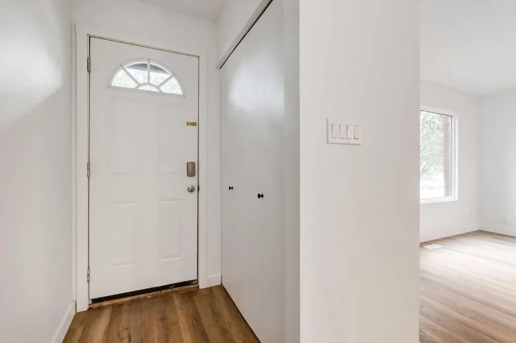 9803 24 Street SW Calgary AB T2V 1S5