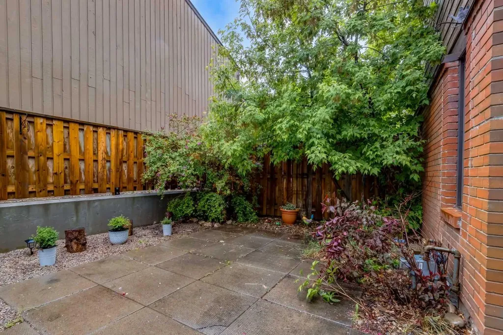 9803 24 Street SW Calgary AB T2V 1S5