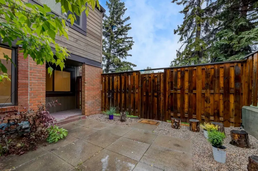 9803 24 Street SW Calgary AB T2V 1S5