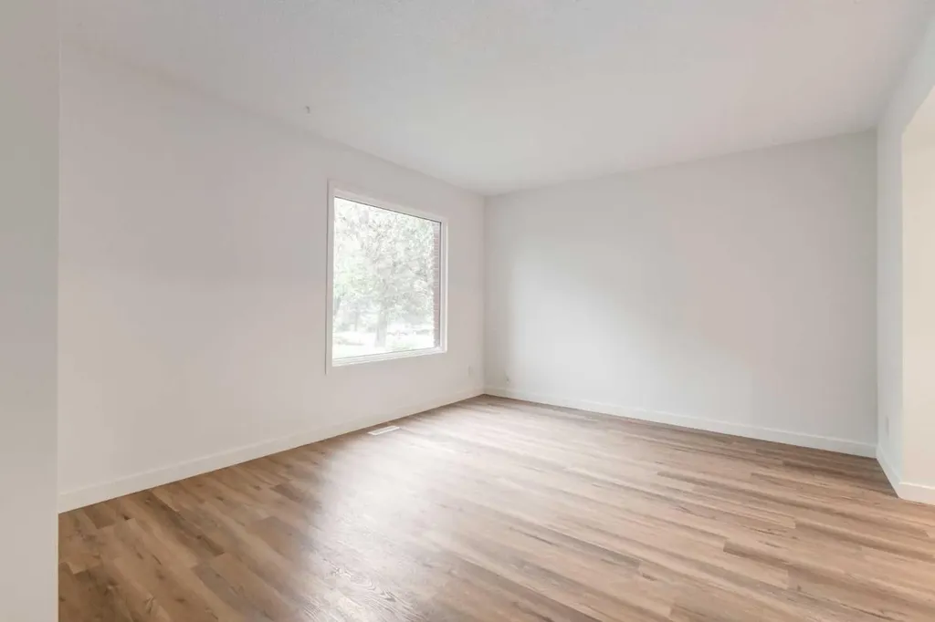 9803 24 Street SW Calgary AB T2V 1S5