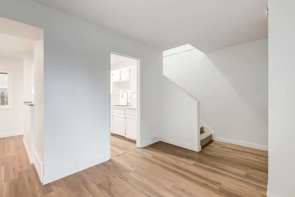 9803 24 Street SW Calgary AB T2V 1S5