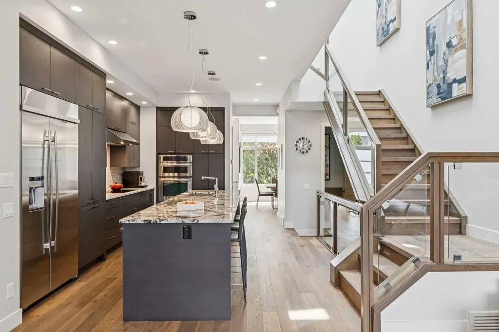 1714 Bowness Road NW Calgary AB T2N 3K2