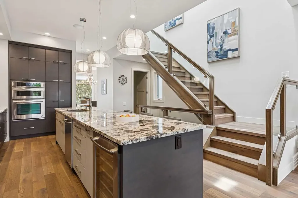 1714 Bowness Road NW Calgary AB T2N 3K2