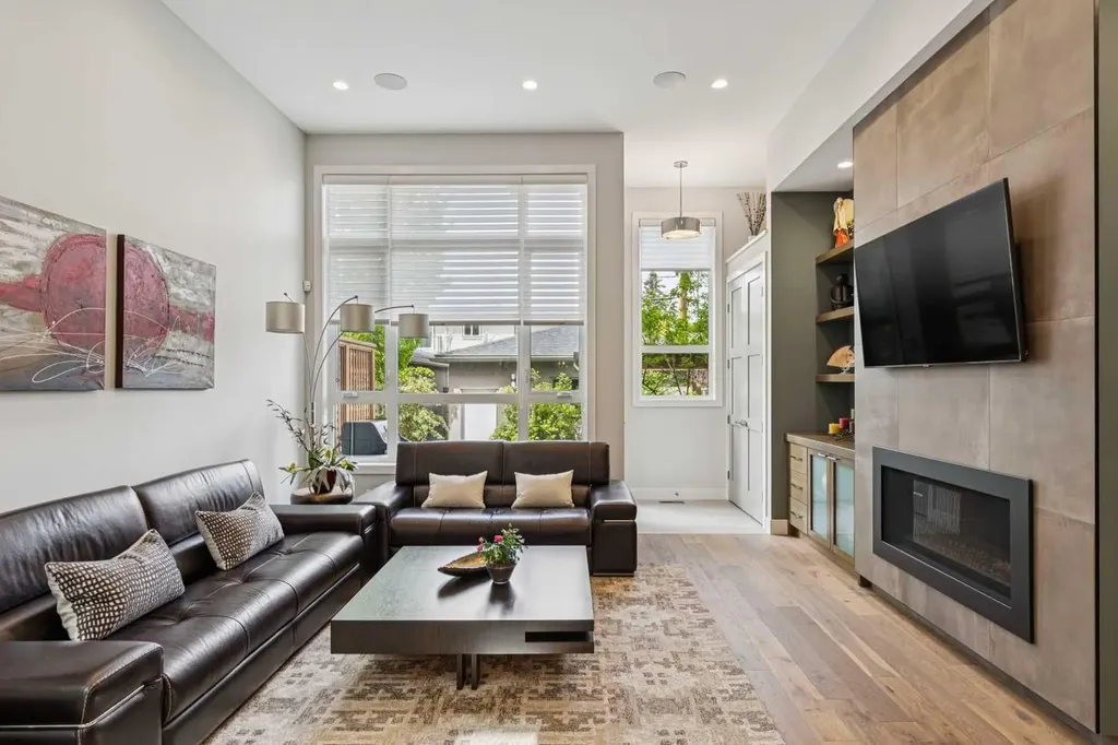 1714 Bowness Road NW Calgary AB T2N 3K2