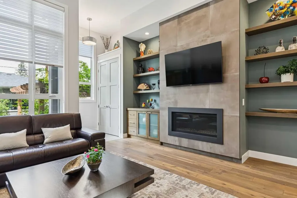 1714 Bowness Road NW Calgary AB T2N 3K2