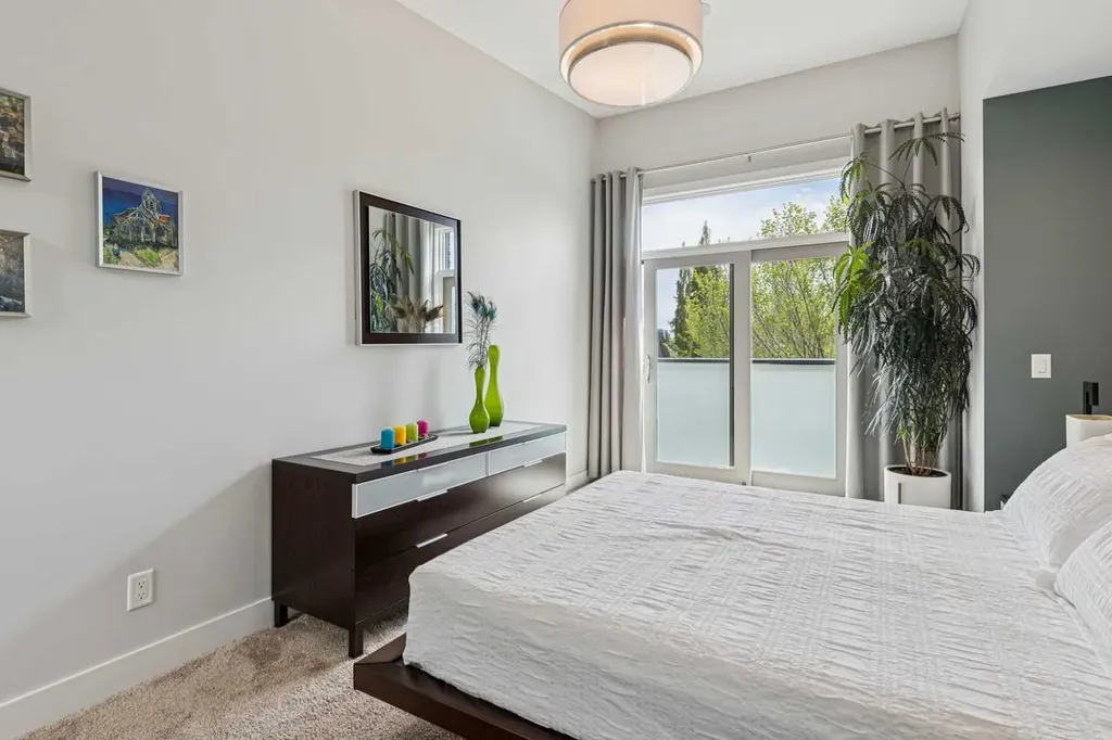 1714 Bowness Road NW Calgary AB T2N 3K2