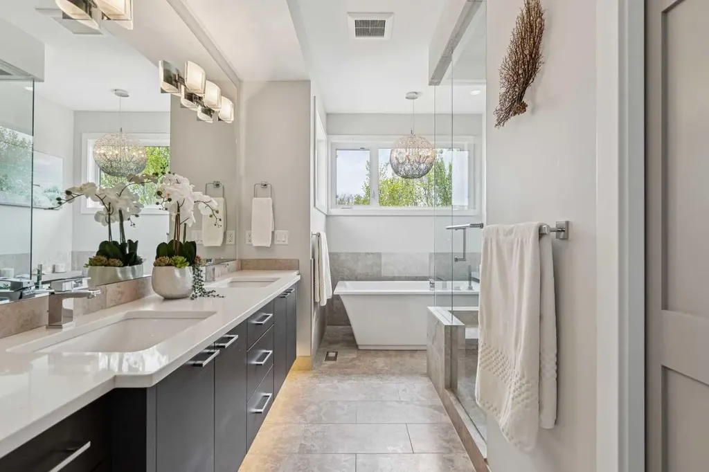 1714 Bowness Road NW Calgary AB T2N 3K2