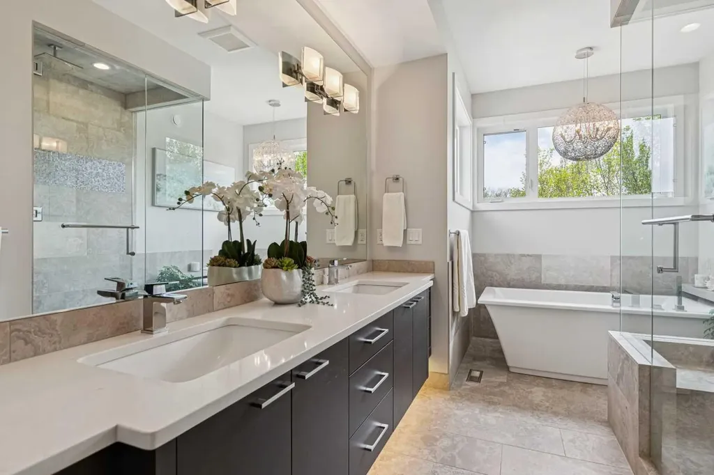 1714 Bowness Road NW Calgary AB T2N 3K2