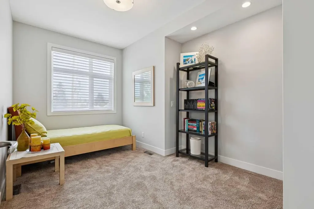 1714 Bowness Road NW Calgary AB T2N 3K2