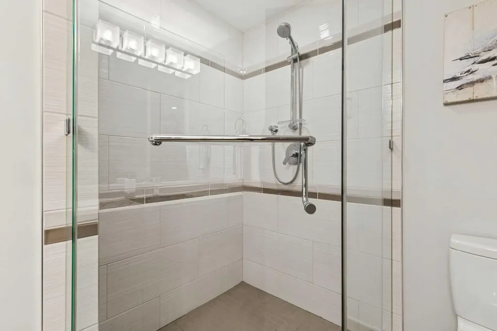 1714 Bowness Road NW Calgary AB T2N 3K2