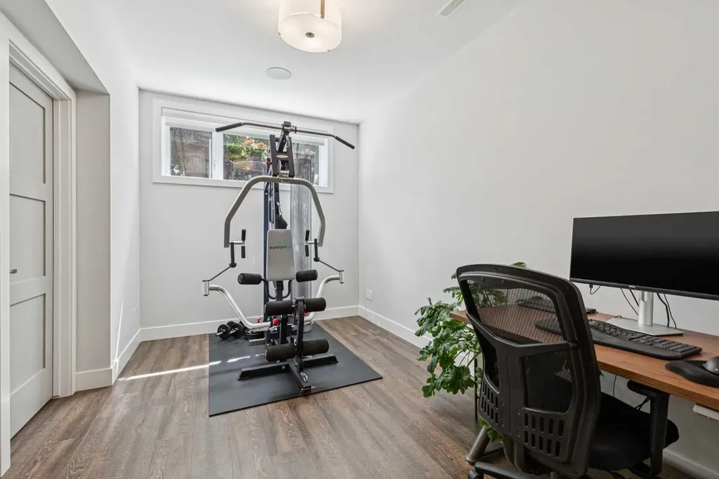 1714 Bowness Road NW Calgary AB T2N 3K2