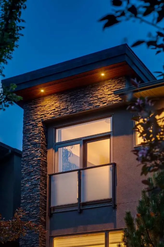 1714 Bowness Road NW Calgary AB T2N 3K2