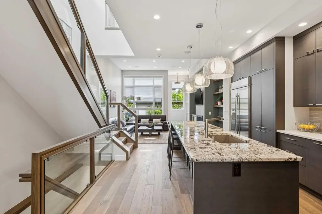 1714 Bowness Road NW Calgary AB T2N 3K2